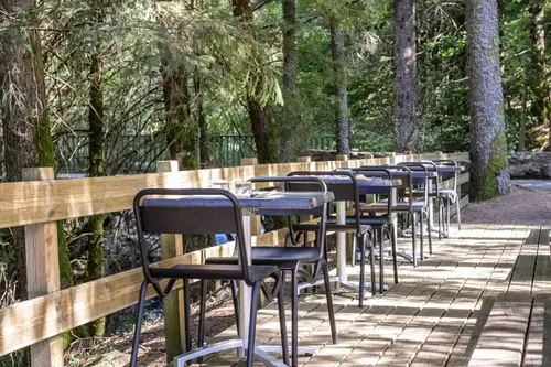 Terrasse au bord de la rivière